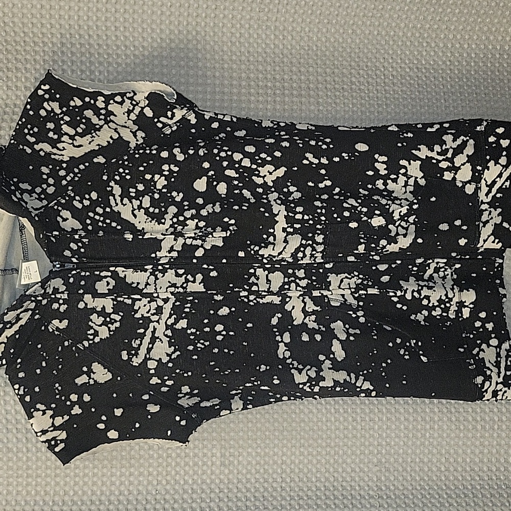 Daytrip sleeveless zip up. Size large.